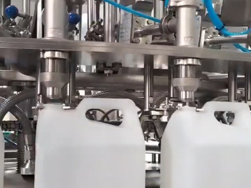 全自动液体定量灌装机：精准与效能的结合